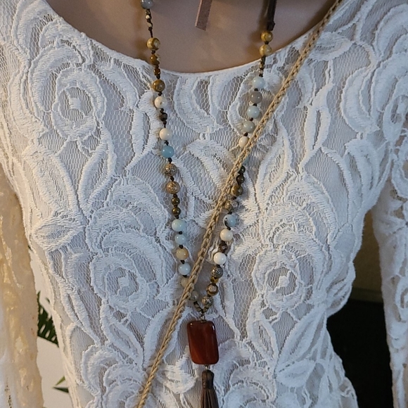 BEAUTIFUL CREAMY WHITE LACE LINED MIDI DRESS - Picture 7 of 16